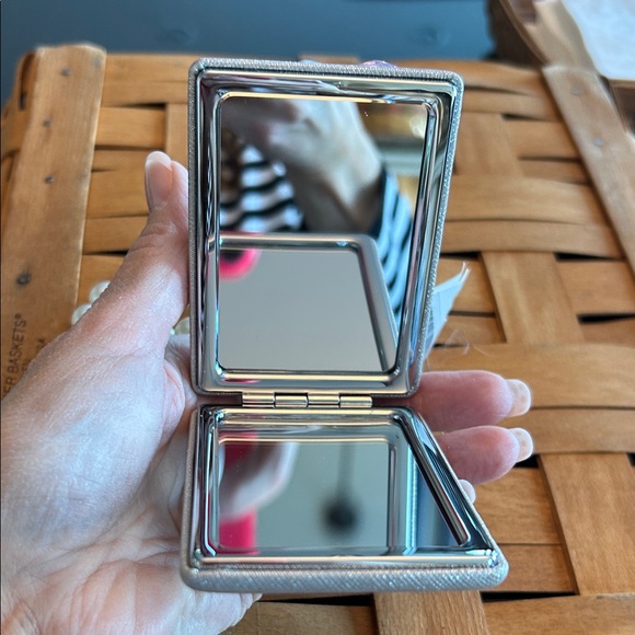 Elegant Crystal double sided mirror with Floral Accents silver background - Picture 7 of 10